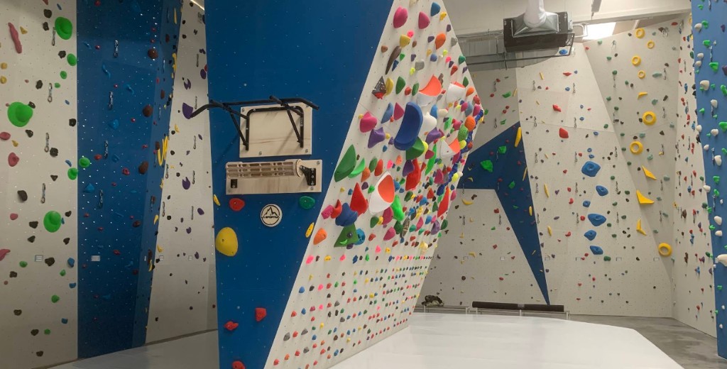 Ampia area gym pulita e in ordine